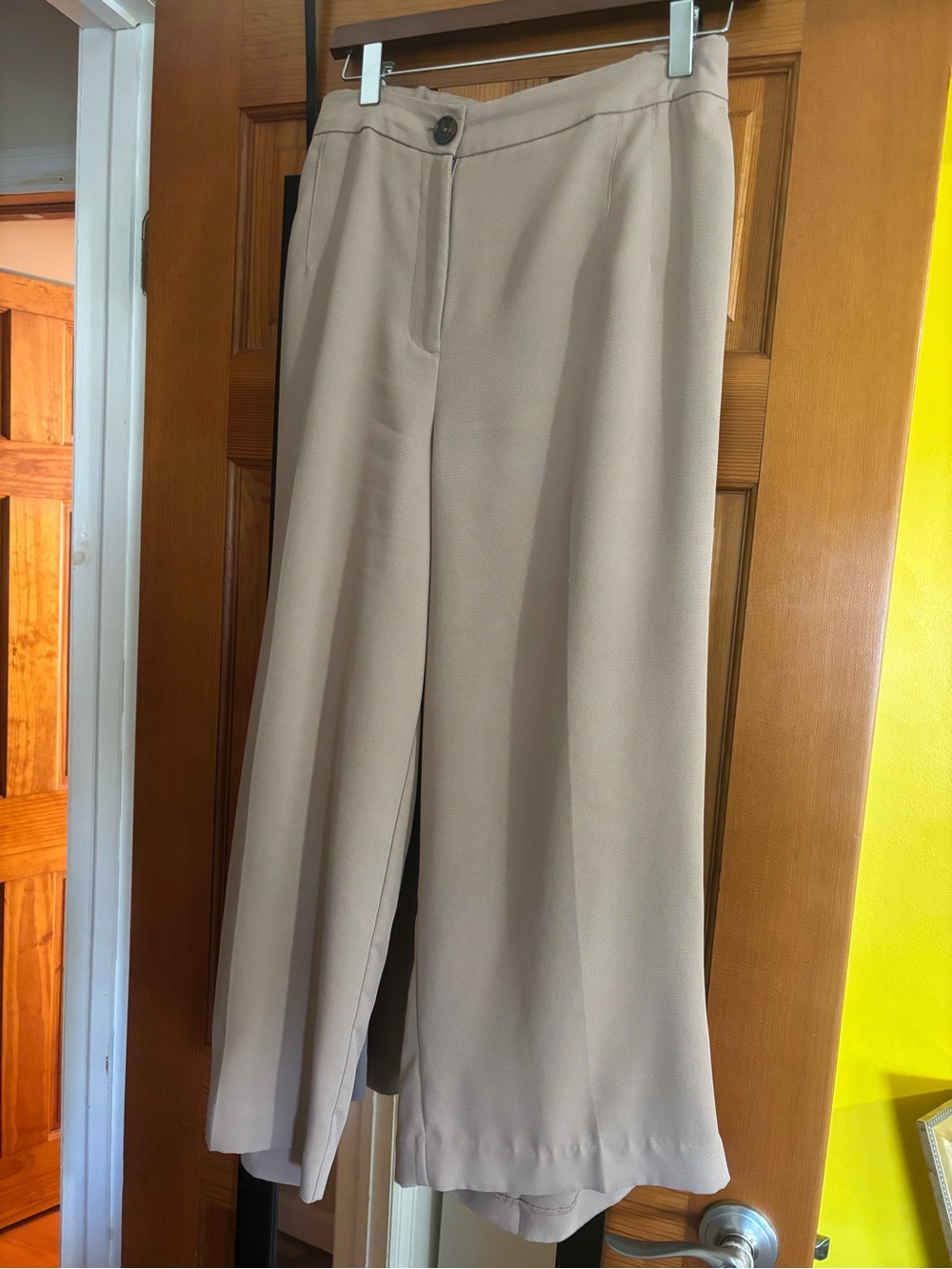 Chico's Neutral Crop Pants in Light Beige